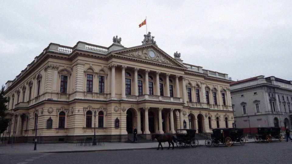 Kiedy miała miejsce premiera Strasznego Dworu?