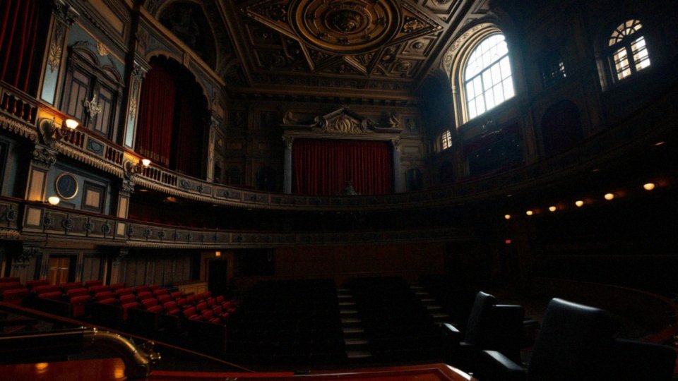 Jakie są formalne cechy opery Król Roger?