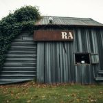 Folwark zwierzęcy – autor George Orwell i jego przesłanie